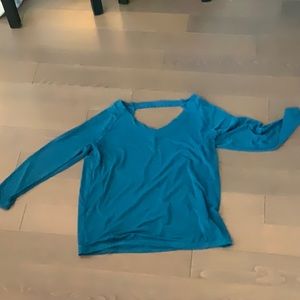 Long sleeve workout top w open back.  Gently used